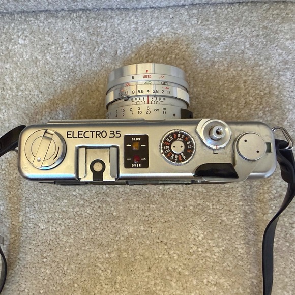 Yashica Electro 35 GSN Silver Black Rangefinder Film Camera 45mm f 1.7 Lens RARE - Picture 3 of 8